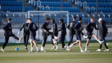 Los jugadores del Real Madrid, en el entrenamiento de este s&aacute;bado en Valdebebas.
