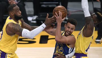 LOS ANGELES, CALIFORNIA - JANUARY 18: Stephen Curry #30 of the Golden State Warriors reacts as he drives between LeBron James #23 and Dennis Schroder #17 of the Los Angeles Lakers during a 115-113 Warriors win on Martin Luther King Jr. Day at Staples Center on January 18, 2021 in Los Angeles, California. NOTE TO USER: User expressly acknowledges and agrees that, by downloading and/or using this Photograph, user is consenting to the terms and conditions of the Getty Images License Agreement. Mandatory Copyright Notice: Copyright 2021 NBAE Harry How/Getty Images/AFP
== FOR NEWSPAPERS, INTERNET, TELCOS & TELEVISION USE ONLY ==