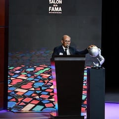 “Jugué hasta los 36 años, salí cinco veces campeón en Chile y también en México... Este trofeo lo voy a cuidar como oro”