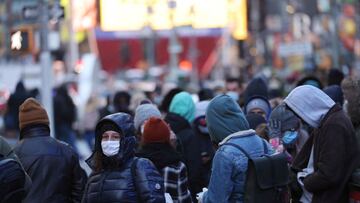 People queue for a COVID-19 test in Times Square as the Omicron coronavirus variant continues to spread in Manhattan, New York City, U.S., December 26, 2021. REUTERS/Andrew Kelly