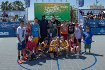 Horace Grant, con algunos participantes.