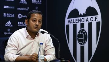 VALENCIA, SPAIN - AUGUST 31: Anil Murthy president of Valencia CF speaks to the press during Goncalo Guedes presentation as a new player for Valencia CF at Mestalla Stadium on August 31, 2018 in Valencia, Spain. (Photo by Manuel Queimadelos Alonso/Getty