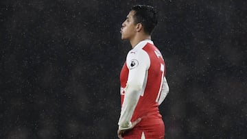 Pires: "Conozco a Alexis y sé que quiere quedarse en Arsenal"