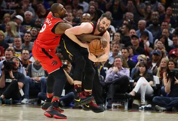 Kevin Love y Serge Ibaka.