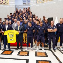 El ascenso se da una vuelta por las instituciones