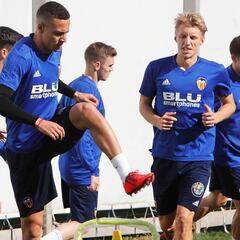 Valencia: Rodrigo, Paulista y Piccini vuelven a la convocatoria