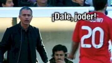 <b>ENFADO A PIE DE BANDA. </b>El portugués recriminó la actitud del 'Pipa' en la presión. El argentino se sentó en el banquillo enfadado...