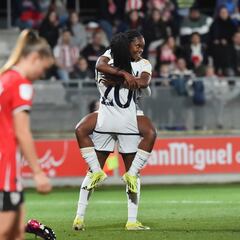 Feller caza más que las leonas