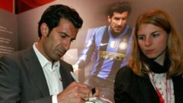 Figo: "Cometí errores al salir del Barcelona, pero acerté"