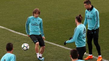 Modric, Bale y Cristiano, durante el entrenamiento del Madrid.