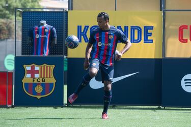 Xavi admits that Barça are still unable to register Jules Kounde