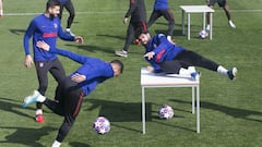 Diego Costa en un momento de la sesi&oacute;n de entrenamiento del Atl&eacute;tico.