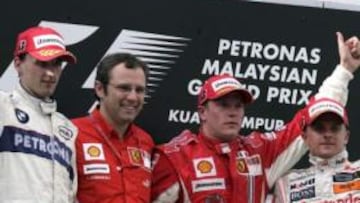 <b>EN EL PODIO.</b> Kubica y Kovalainen acompañaron a Räikkönen en el podio.