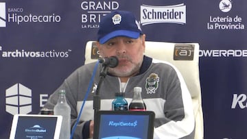 La primera rueda de prensa de Maradona con Gimnasia: de los goles sucios al teatro de revistas