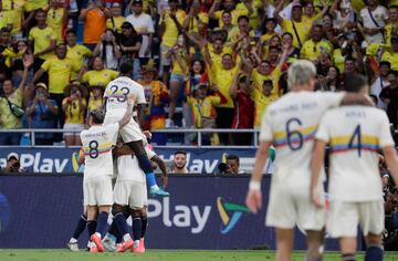 La Selección se impuso categóricamente 4-0 sobre Chile en el Metropolitano de Barranquilla. Triunfo en casa para la Tricolor gracias a los goles de Davinson Sánchez, Luis Díaz, Jhon Durán y Luis Sinisterra.