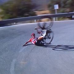 Froome sufre dos caídas y una avería en el mismo kilómetro