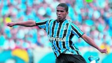 <b>OBJETIVO. </b>Douglas Costa es uno de los futbolistas con los que quiere reforzarse el Villarreal.