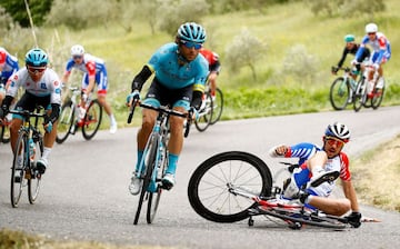 Caída de Olivier Le Gac durante la cuarta etapa del Giro de Italia entre Orbetello y Frascati 