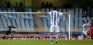 Agirretxe marca el primer gol del partido.