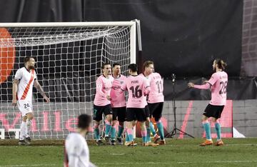 1-1. Leo Messi celebr¨® el primer gol.
