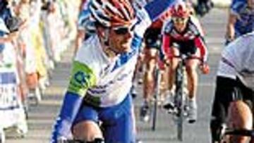 <b>SEGUNDA VICTORIA.</B> Óscar Freire volvió a ganar en Andalucía.