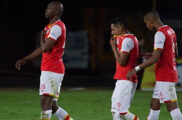 Partido táctico en El Campín. La Equidad se mantiene sólido en el grupo de los ocho, mientras que el equipo dirigido por Gregorio Pérez ratifica su liderato en un partido que tuvo que pelear con 10 jugadores todo el segundo tiempo.