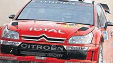 <b>TERRENO FAVORABLE. </b>El Citroën C4 ha respondido bien en tierra, y Sordo tampoco ha fallado.