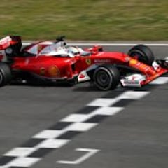Vettel vuela en Barcelona, pero Hamilton aún es mejor