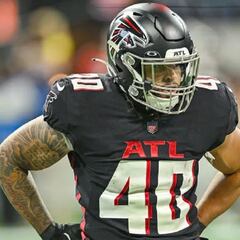 Why was Atlanta Falcons full back Keith Smith arrested?