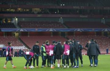 Último entrenamiento del Barcelona antes del partido de Champions League de octavos de final frente al Arsenal 