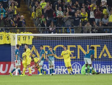 El jugador del Villarreal Mario marca el 1-1.