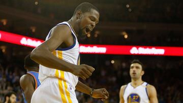OAKLAND, CA - NOVEMBER 03: Kevin Durant #35 of the Golden State Warriors reacts after dunking the ball against the Oklahoma City Thunder at ORACLE Arena on November 3, 2016 in Oakland, California. NOTE TO USER: User expressly acknowledges and agrees that, by downloading and or using this photograph, user is consenting to the terms and conditions of Getty Images License Agreement.   Lachlan Cunningham/Getty Images/AFP
 == FOR NEWSPAPERS, INTERNET, TELCOS &amp; TELEVISION USE ONLY ==