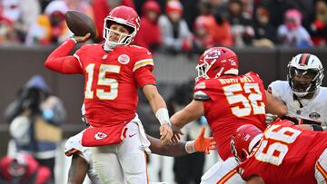 CLEVELAND, OHIO - DECEMBER 15: Patrick Mahomes #15 of the Kansas City Chiefs throws a pass against the Cleveland Browns during the fourth quarter at Huntington Bank Field on December 15, 2024 in Cleveland, Ohio. Jason Miller/Getty Images/AFP (Photo by Jason Miller / GETTY IMAGES NORTH AMERICA / Getty Images via AFP)