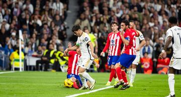 1-0. Brahim Díaz se aprovecha de un rebote dentro del área rojiblanca y con la derecha supera a Jan Oblak.