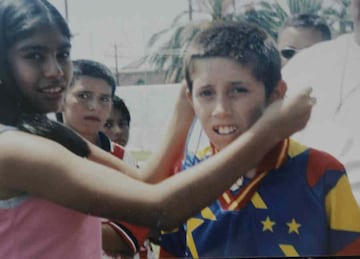 Su camino con el balón no sería nada sencillo, pero siempre estuvo respaldado por su calidad con los pies.