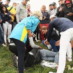 La espectadora herida por una bola de Koepka pierde el ojo