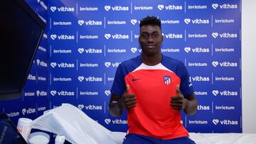 MADRID, 21/08/2023.- El Atlético de Madrid confirmó este lunes de forma oficial el fichaje de Samu Omorodion, delantero de 19 años procedente del Granada, por el que ha pagado la cláusula de rescisión de seis millones de euros y que ha firmado un contrato por las cinco próximas temporadas, hasta 2028, tras pasar el reconocimiento médico, aunque esta campaña no jugará en el conjunto madrileño, sino que será cedido a otro equipo. EFE/atleticodemadrid.com ***SÓLO USO EDITORIAL/SÓLO DISPONIBLE PARA ILUSTRAR LA NOTICIA QUE ACOMPAÑA (CRÉDITO OBLIGATORIO)***
