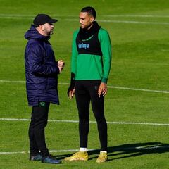 La larga baja de Mboula cambia el estilo del once José Alberto