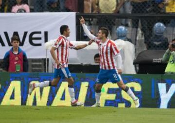 Así se vivió dentro del campo la gran batalla que sostuvieron Águilas y Chivas en el Estaduio Azteca este sábado por la noche.