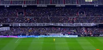 Pancarta que se colgó en Mestalla como homenaje a Rafa Benítez en su última y única vez que visitó el estadio del Valencia con el Real Madrid.