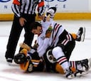 Boston Bruins gana 2-0 a Chicago y domina en la final de la NHL