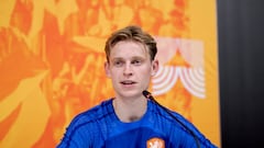 DOHA, QATAR - NOVEMBER 17: Frenkie de Jong of Holland duringg the press conference during the  Training MenTraining Holland at the QT6 on November 17, 2022 in Doha Qatar (Photo by Rico Brouwer/Soccrates/Getty Images)
