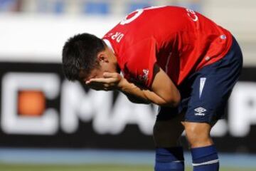 El jugador de Universidad Católica, Jaime Carreno, se lamenta tras desperdiciar una ocasión de gol contra O'Higgins.