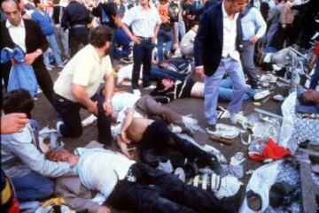 Tragedia de Heysel: durante la final de la Copa de Europa de 1985 entre Liverpool y Juventus una avalancha de aficionados se cobró la vida de 39 personas.