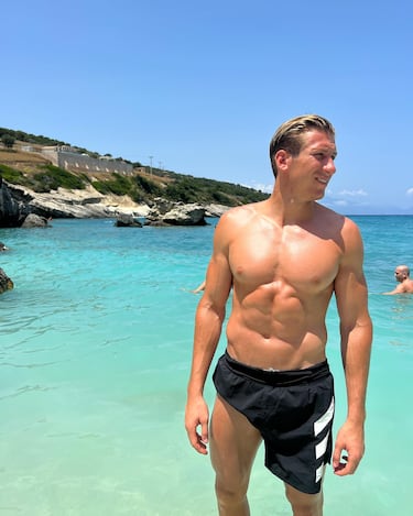 Nacido en Isola della Scala, una localidad y comune italiana de 11.500 habitantes, ​ ubicada en la provincia de Verona, en 1996.