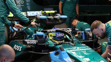 Fernando Alonso, en su Aston Martin durante los test de pretemporada en Bahréin.