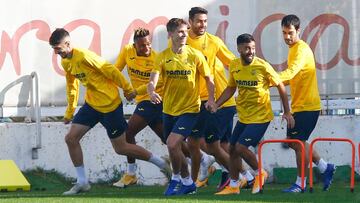 La plantilla del Villarreal afronta con optimismo el partido de hoy.