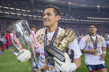 Javier Hernández se unió a la celebración de Chivas