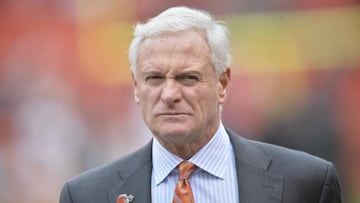 El due&ntilde;o de los Browns fue el encargado de tomar la decisi&oacute;n final en la contrataci&oacute;n del head coach y la llegada del quarterback a Cleveland.