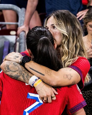 Vinicius Jr hits the beach with friends: the rich and famous on vacation